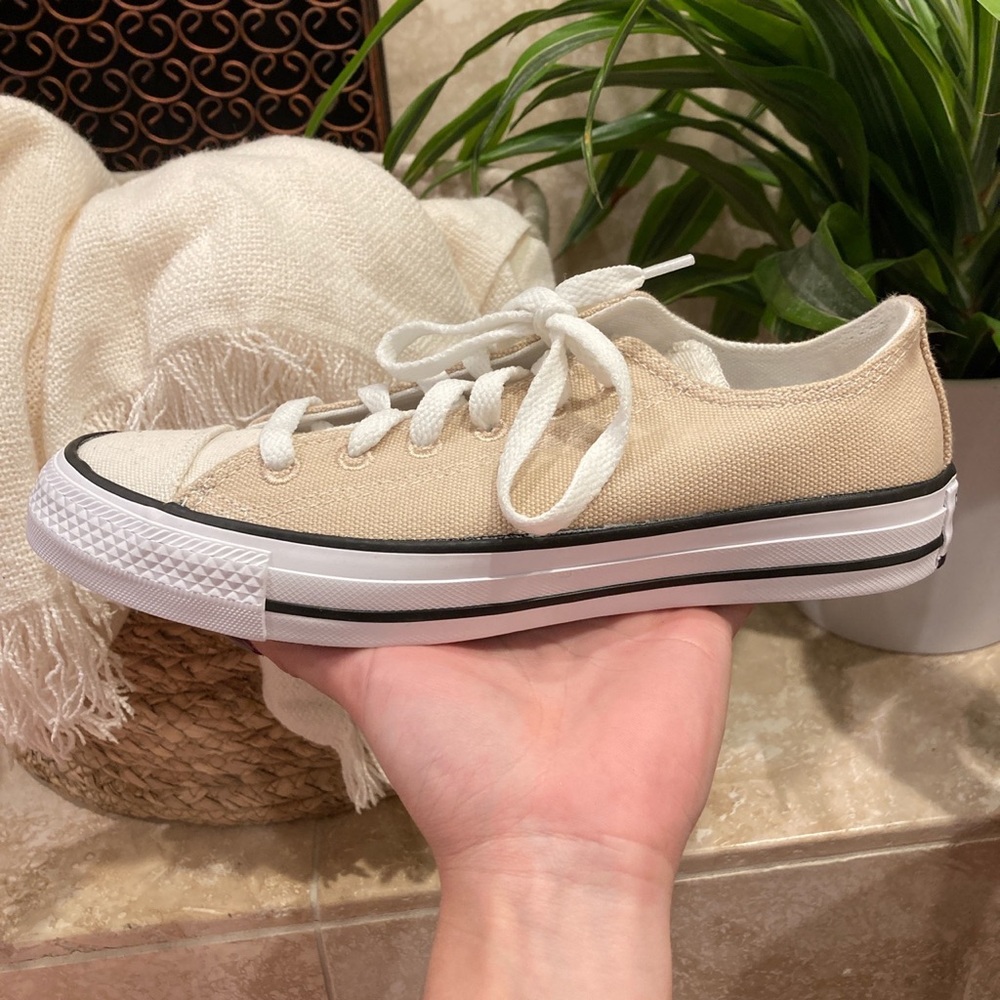Unisex Converse, cream and beige low top M5/W7